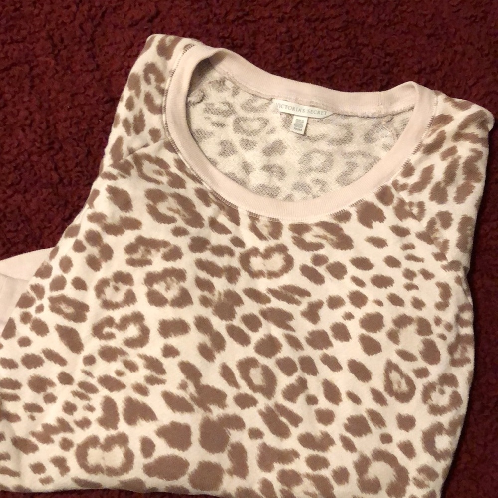 VS lightweight sweatshirt